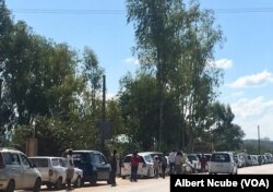 Udwendwe lwezimota ezimelele iphethulo ledizili kwelinye igalaji eGwanda