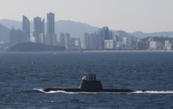 Kapal selam Angkatan Laut Korea Selatan 1.800 ton Ahn Jung Geun terlihat di dekat Busan, Korea Selatan. (Foto: AP)