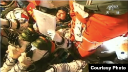 Kineski astronauti u kapsuli Šenžu 9 pre spajanja sa modulom Tiangong 1