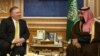 Le secrétaire d'État américain Mike Pompeo (à gauche) en conversation avec le prince héritier saoudien Mohammed bin Salman à Riyadh, en Arabie saoudite, le 14 janvier 2019. Andrew Caballero-Reynolds / Pool via REUTERS 