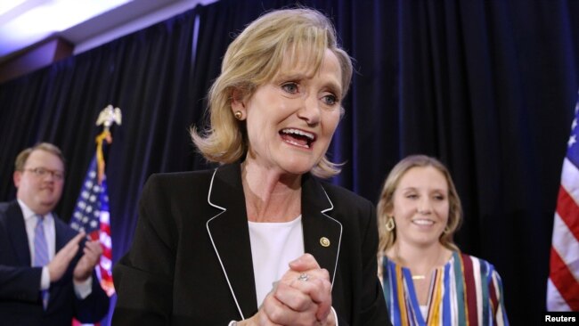美国共和党籍参议员辛迪·海德史密斯（Cindy Hyde-Smith）在密西西比州星期二的联邦参议员决选中胜选连任