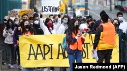Biểu tình chống kỳ thị người gốc Á tại Seattle, bang Washington, ngày 13/3/2021.