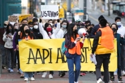 Unjuk rasa "We Are Not Silent" melawan kebencian anti-Asia sebagai tanggapan atas kejahatan anti-Asia baru-baru ini di Chinatown-Distrik Internasional Seattle, Washington pada 13 Maret 2021. (Foto: AFP/Jason Redmond)