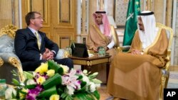 دیدار اشتون کارتر با ملک سلمان پادشاه عربستان سعودی