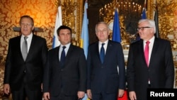 From left, Russian Foreign Minister Sergei Lavrov, Ukraine's Foreign Minister Pavlo Klimkin, French Foreign Minister Jean-Marc Ayrault and German Foreign Minister Frank-Walter Steinmeier gather for talks on the Ukraine crisis in Paris, March 3, 2016. 