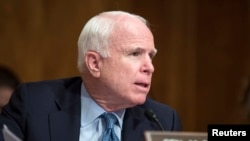 Senator John McCain, anggota partai Republik dari Arizona, di Capitol Hill, Washington DC, 9 Juli 2014 (Foto: dok/REUTERS/Joshua Roberts). 