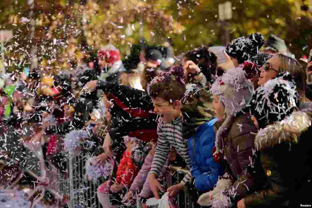 People watch the 91st Macy&#39;s Thanksgiving Day Parade in the Manhattan borough of New York City.