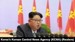 Severno korejski lider Kim Džong Un govori tokom prvog kongresa vladajuće Radničke partije u poslednjih 36 godina.