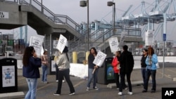 Những người biểu tình tại cảng Los Angeles, California, 28/11/2012