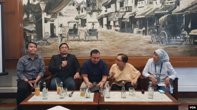 Para narasumber dalam acara diskusi "Keterwakilan Perempuan pada Pimpinan dan Alat Kelengkapan MPR, DPR, DPD dan DPRD" di Jakarta, Minggu (8/9) (Foto: VOA/Ghita).