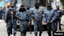 Lực lượng cảnh sát chống bạo động Berkut bị tố cáo đã nhắm bắn và đánh đập người biểu tình chống chính phủ ở Kyiv.