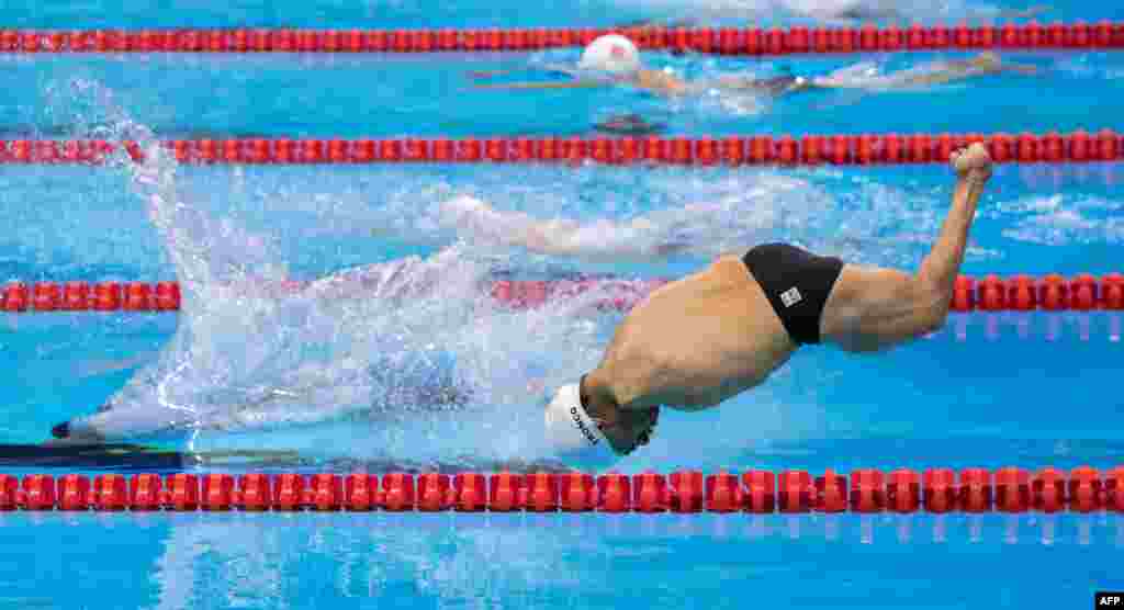 Cristopher Tronco of Mexico enters the water at the start of the men&#39;s 50m breaststroke - SB2 final at the Olympic Aquatics Stadium during the Paralympic Games in Rio de Janeiro, Brazil, Sept. 14, 2016.