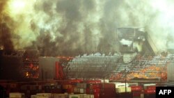El fuego consume cuatro depósitos de azúcar en el puerto de Santos, ubicado a unos 60 kilómetros de Sao Paulo, en Brasil.
