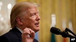 El presidente Donald Trump habla durante la recepción del Mes de la Herencia Hispana en el Salón Este de la Casa Blanca en Washington D.C., el viernes 27 de septiembre de 2019. (Foto AP/Carolyn Kaster)