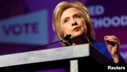 Hillary Clinton berpidato dalam sebuah acara di Washington DC hari Jumat (10/6).