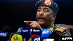 Le dirigeant militaire du Soudan, le général Abdel Fattah al-Burhan, lors d'une conférence de presse à Khartoum, le 26 octobre 2021.