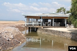 The Sailing Club Bar and Restaurant stands in the middle of a landfill in Kep province, Cambodia, Dec. 27, 2021. (Sun Narin/VOA Khmer)