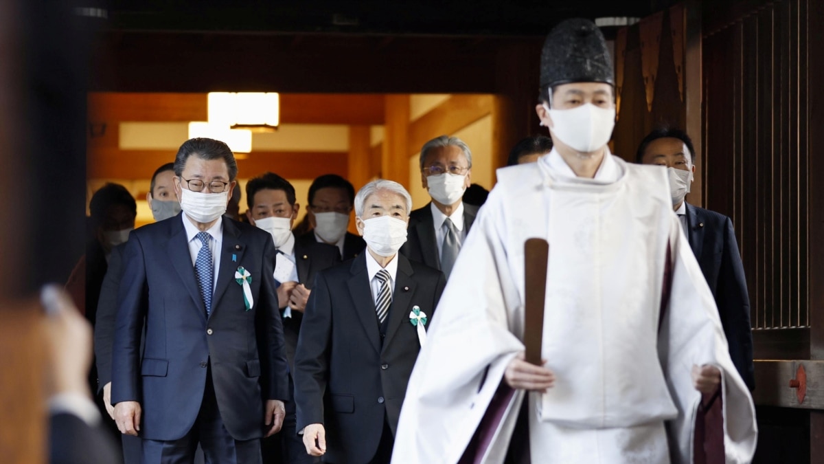 日本近百名国会议员集体参拜靖国神社