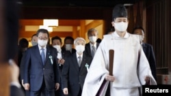 日本国会议员前去参拜东京靖国神社。（2021年12月7日）