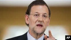 Spain's Prime Minister Mariano Rajoy speaks during a press conference at the Moncloa Palace, in Madrid, June 10, 2012.