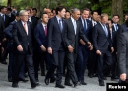 From left, European Commission President Jean-Claude Juncker, Canadian Prime Minister Justin Trudeau, U.S. President Barack Obama British Prime Minister David Cameron, and European Council President Donald Tusk walk to a tree planting ceremony in Japan, May 26, 2016.