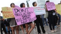 رژه اعتراضی زنان مينی ژوپ پوش در اندونزی