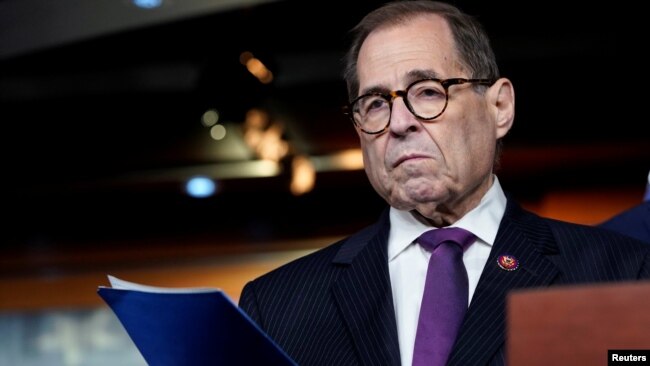 Chủ tịch Ủy ban Tư pháp Hạ viện Jerrold Nadler (D-NY) chờ phát biểu tại một cuộc họp báo sau khi Hạ viện biểu quyết thông qua các quy định cho cuộc điều tra luận tội TT Donald Trump tại Điện Capitol, thủ đô Washington, ngày 31/10/2019. REUTERS/Joshua Roberts -
