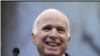 Nhận Huân Chương Tự do, McCain đả kích ‘chủ nghĩa dân tộc nửa mùa’