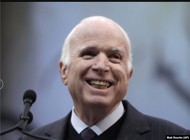 Senador John McCain, republicano por Arizona, presidente del Comité de Servicios Armados.