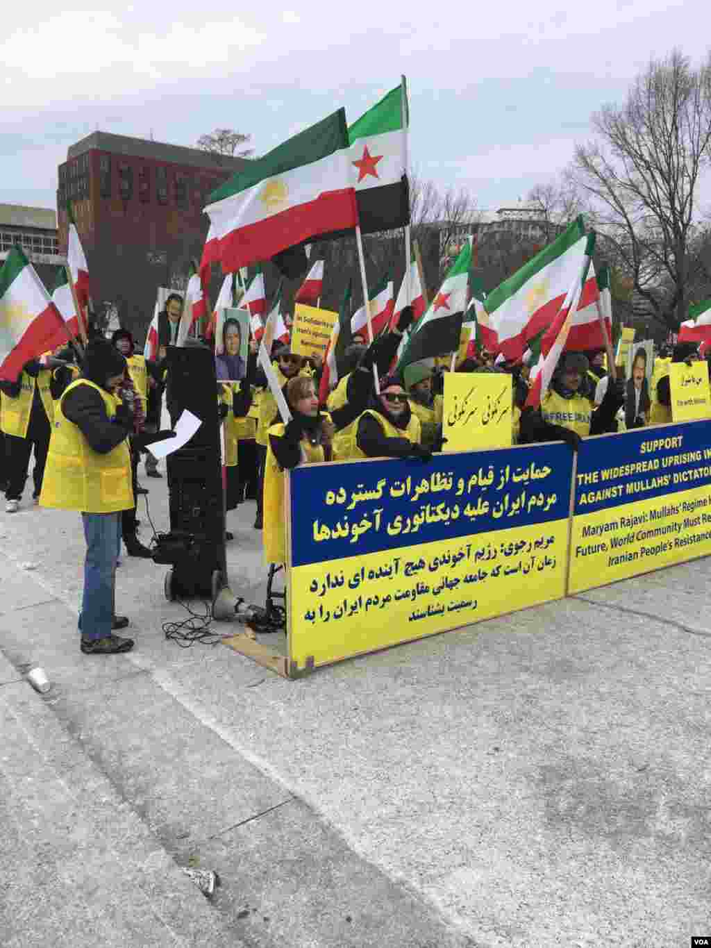 تجمع&nbsp;سازمان جوامع ایرانیان آمریکایی در مقابل کاخ سفید برای اعلام حمایت از اعتراضات در ایران