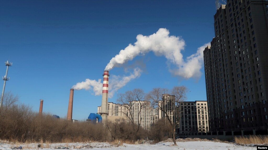 资料照片：中国哈尔滨市的一座燃煤设施。（2019年11月15日）(photo:VOA)