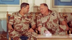 کالین پاول در کنار ژنرال نورمن شوارتسکوف (فوریه ۱۹۹۱)