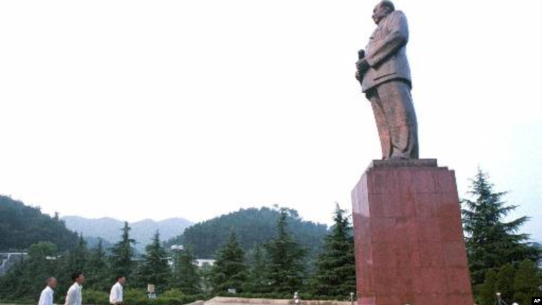 世界媒体看中国 说不尽的毛泽东
