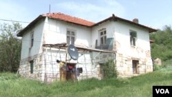 Kuća iz koje treba da se iseli Milica Apostolović (Foto: VOA)
