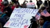 فرمان منع ویزای ترامپ بسیاری از آمریکایی ها را به حمایت از مهاجران ترغیب کرد