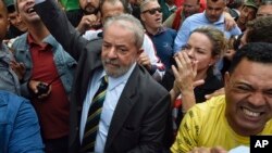 Lula da Silva com seus apoiantes