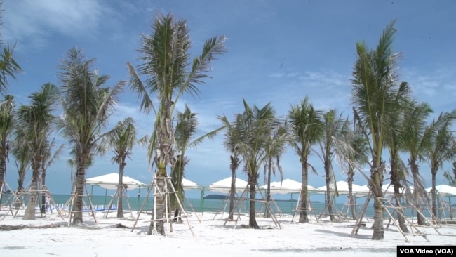 中国优联集团在柬埔寨国公省七星海打造大型海滨度假村，不过有当地民众称该公司“非法侵占柬埔寨土地所有者的使用权”。