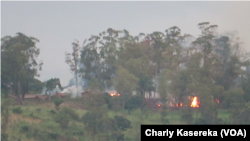 Le camp de Nyabitale incendié, le 5 Juin 2017. (VOA/Charly Kasereka)