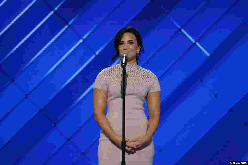 Singer Demi Lavato speaks during the first day of the Democratic National Convention in Philadelphia, July 25, 2016. (A. Shaker/VOA)