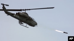 Phi đạn Hellfire được bắn từ trực thăng tấn công của Không quân Đài Loan AH-1W trong một cuộc tập trận.