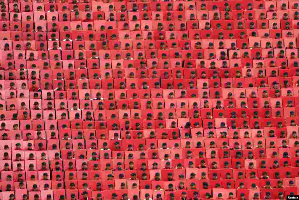 Troops hold colored cards during a military parade celebrating Independence Day at Zocalo Square in downtown Mexico City, Mexico, Sept. 16, 2015.