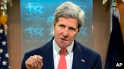 Menlu AS John Kerry memberikan keterangan mengenai situasi di Ukraina dan Rusia, dari kantor Kementerian Luar Negeri AS di Washington DC (24/4).
