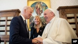 教宗方济各星期五（2021年10月29日）在梵蒂冈会晤美国总统拜登。