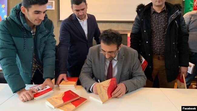 AXCP fəalı mülki geyimli şəxslər tərəfindən saxlanılıb