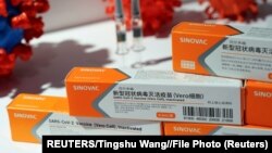 Stan yang memajang kandidat vaksin virus corona dari Sinovac Biotech Ltd terlihat di China International Fair for Trade in Services (CIFTIS) 2020, menyusul wabah COVID-19, di Beijing, China, 4 September 2020. (Foto: REUTERS/Tingshu Wang )