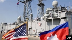 The commander of the US Seventh Fleet met with senior Cambodian military officials Wednesday in talks aimed at improving cooperation between the navies of the two countries.