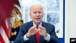 Presiden Joe Biden berbicara saat bertemu dengan Tim Tanggap COVID-19 Gedung Putih di Gedung Putih. (Foto: AP)