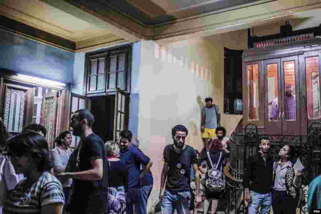 Every year activists mark the death of Hisham Rizk by showing his graffiti art in a Cairo exhibit. The artist was found dead in the Nile river in July 2014 after posting on Facebook: &ldquo;I&rsquo;ll keep painting, and if I ran out of colors, I&rsquo;ll paint with my blood. I feel honored to belong to this struggling community of activists,&rdquo; Cairo, Egypt, July 19, 2017. (H. Elrasam/VOA)