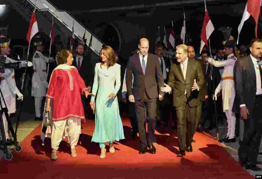 پاکستان آمد پر وزہر خارجہ شاہ محمود قریشی اور ان کی اہلیہ نے شاہی جوڑے کا استقبال کیا &nbsp; &nbsp; 