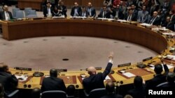 El embajador ruso en la ONU, Vasily Nebenzya, votó por una resolución rusa durante una reunión del Consejo de Seguridad el jueves, 16 de noviembre de 2017.
